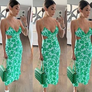 🆕 ZARA Satin Effect ‘Blogger Favorite’ Floral Cut Out Midi Dress in Green SZ XS